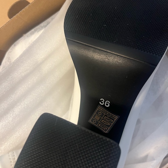 WHITE BOOTS - Picture 5 of 5